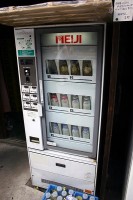 牛乳の自動販売機