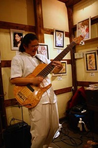 6弦ベースライブ