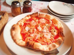 ｢海賊｣という名前のシーフードピザ