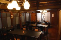 1Fのテーブル席