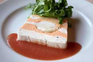 帆立貝のテリーヌクーリートマトソース