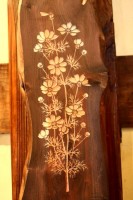 木の素材が現れる木彫画