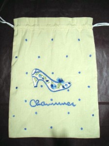 靴の刺繍の巾着袋