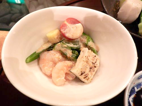 海老、鱧、ミニトマト、オクラ等の冷たいサラダ