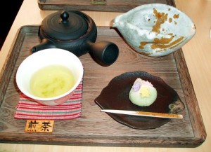 煎茶と和菓子